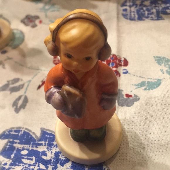 M J Hummels  Goebel Special Edition 7 from 1997-99 - Picture 4 of 12